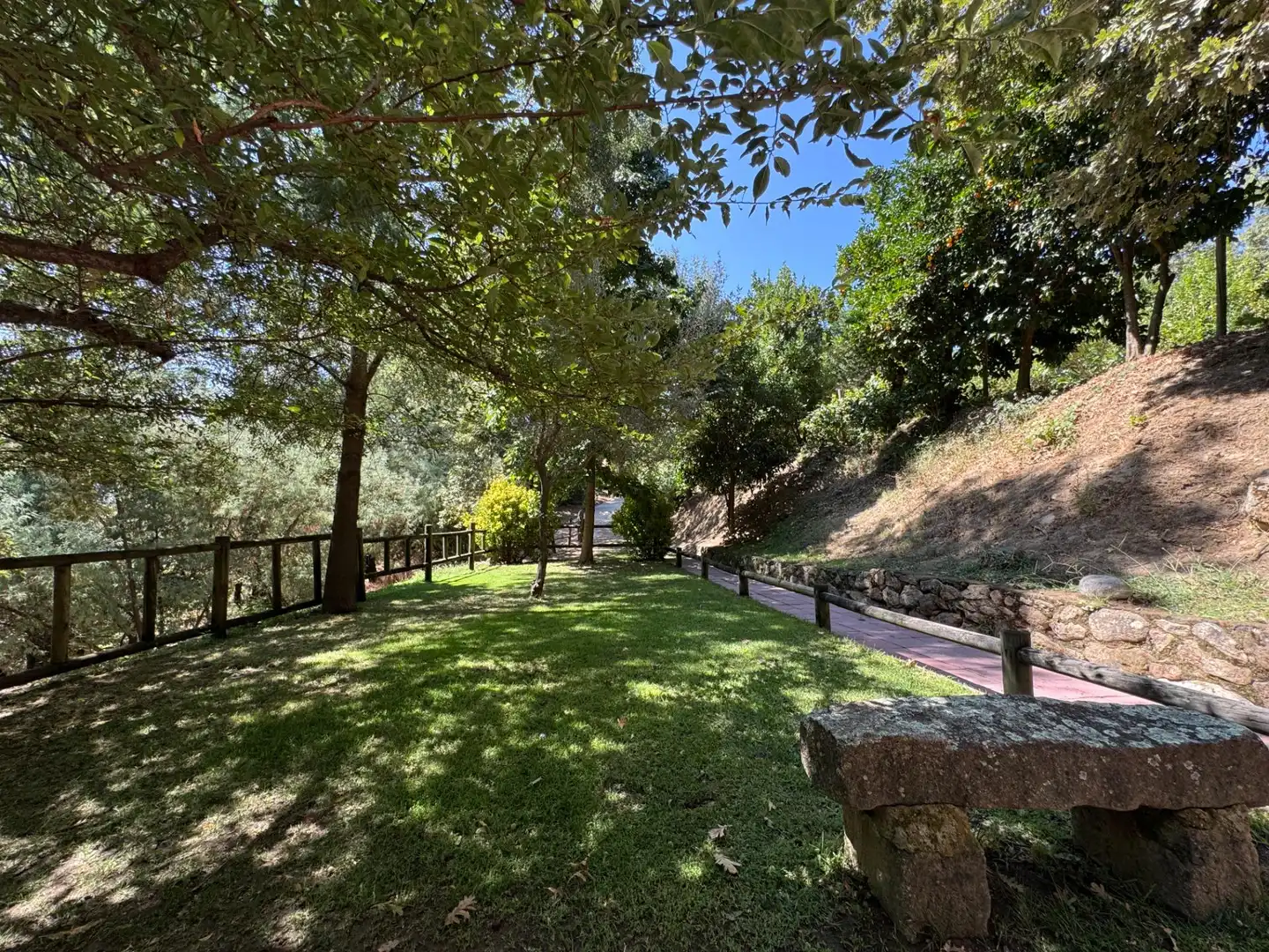 Jardí de Casa o xalet en venda en Candeleda amb Aire condicionat, Calefacció i Jardí privat