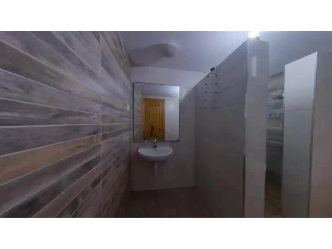 Bathroom of Duplexes for sale in Santa Coloma de Gramenet