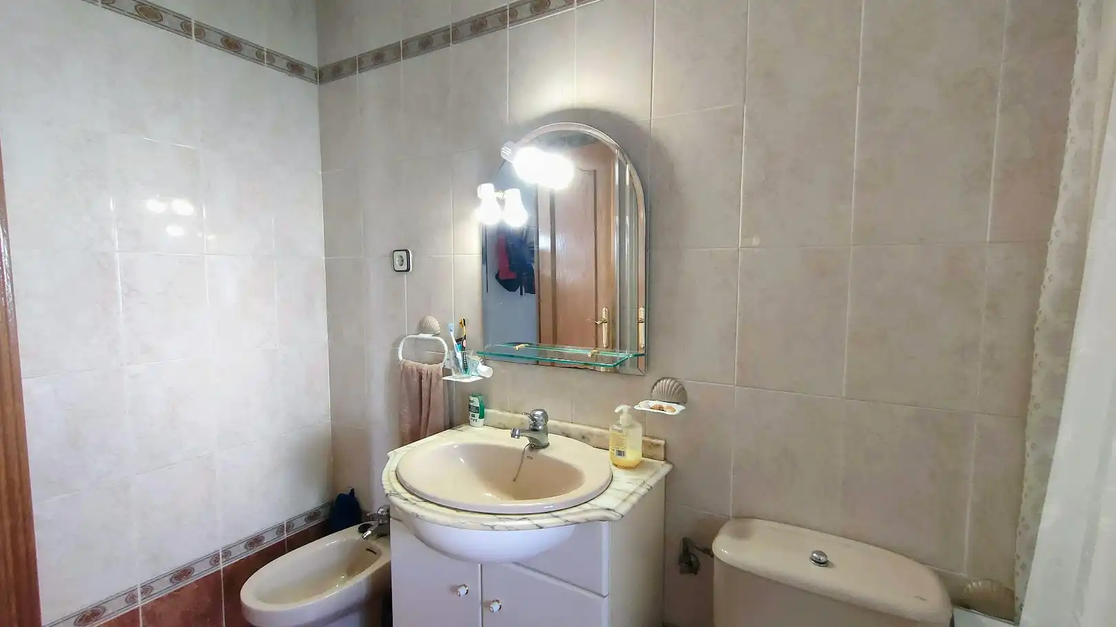 Baño de Casa o chalet en venta en Torrejón del Rey con Aire acondicionado, Calefacción y Jardín privado