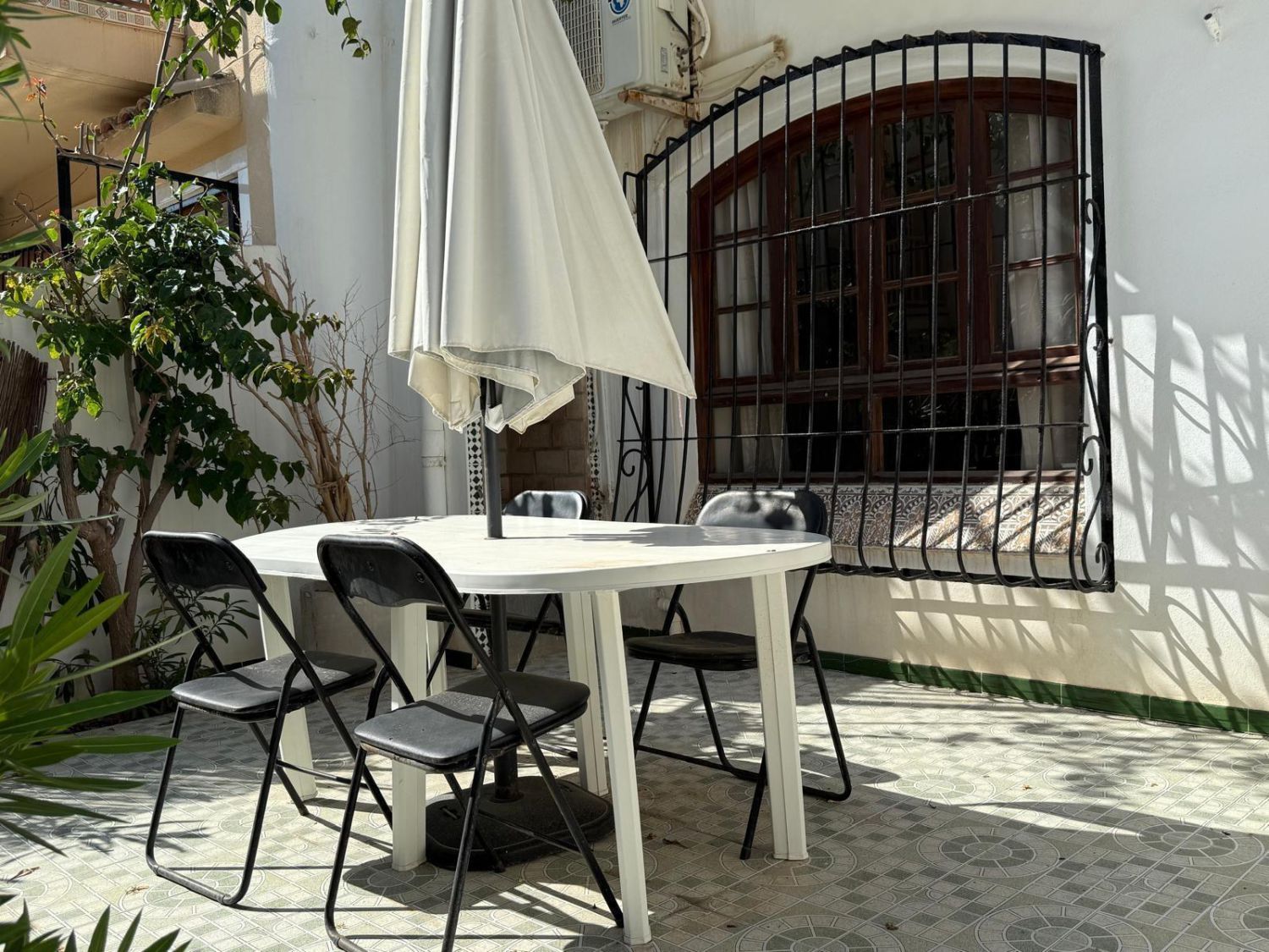 Terrasse von Einfamilien-Reihenhaus zum Verkauf in Torrevieja mit Klimaanlage, Terrasse und Abstellraum