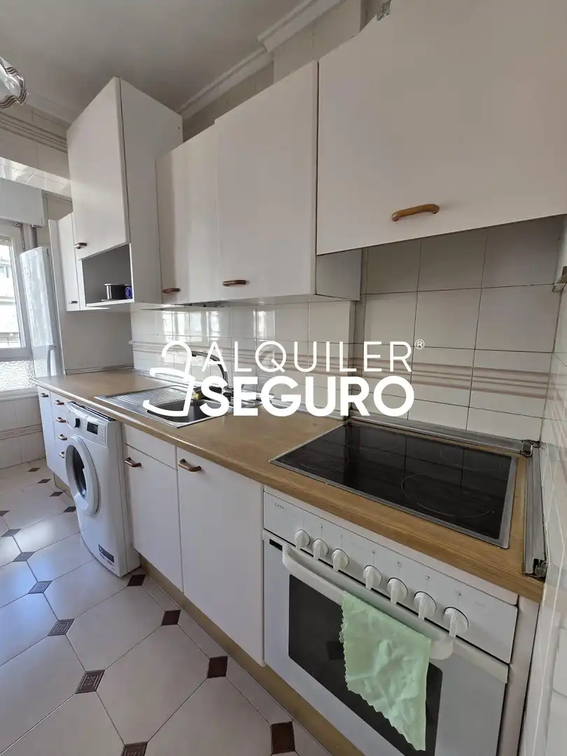 Cocina de Piso de alquiler en Burgos con Calefacción, Terraza y Amueblado
