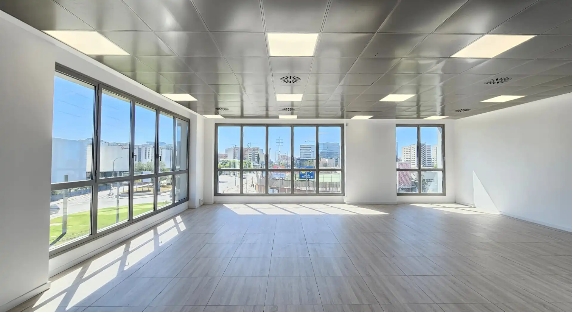 Büro zur Miete in Sant Joan Despí mit Klimaanlage und Alarm