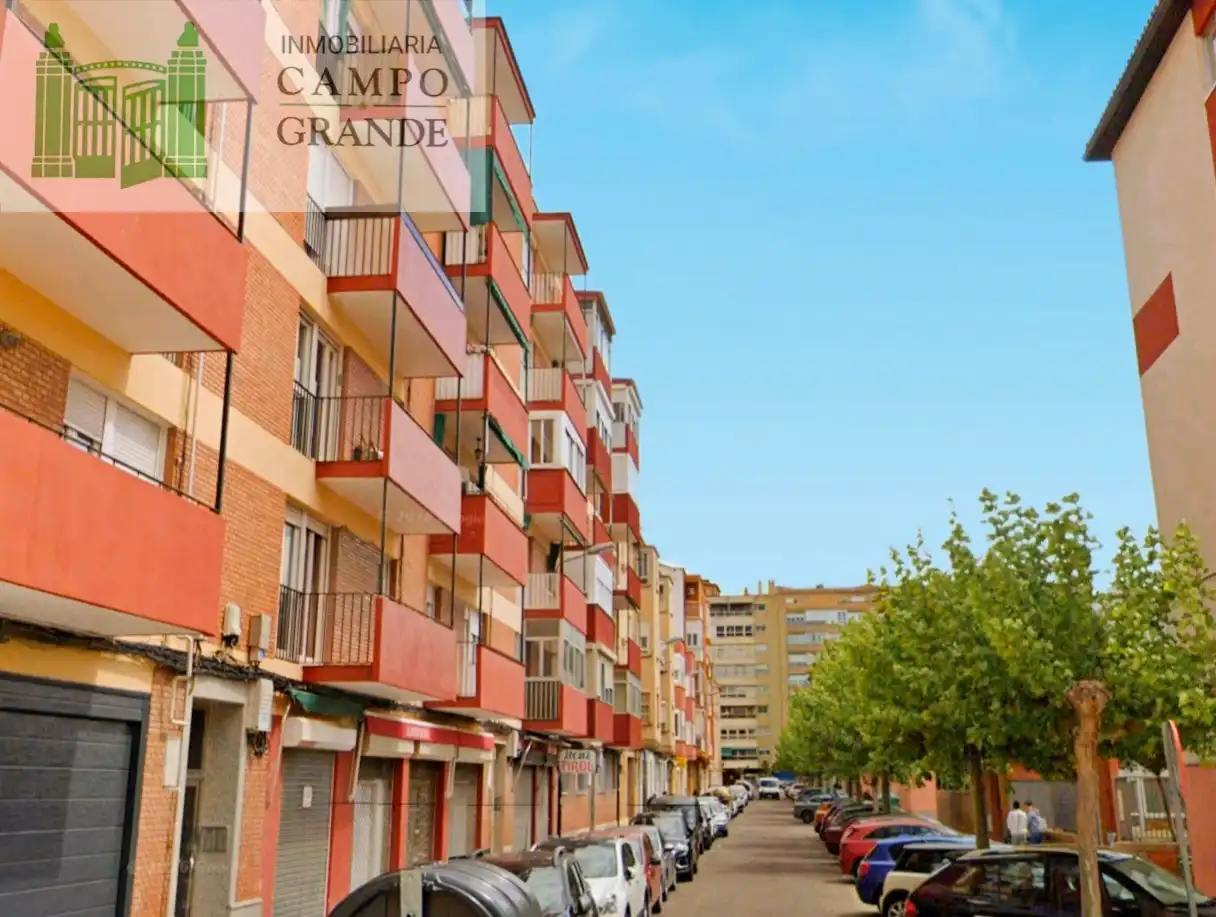 Vista exterior de Piso en venta en Palencia con Calefacción, Terraza y Horno