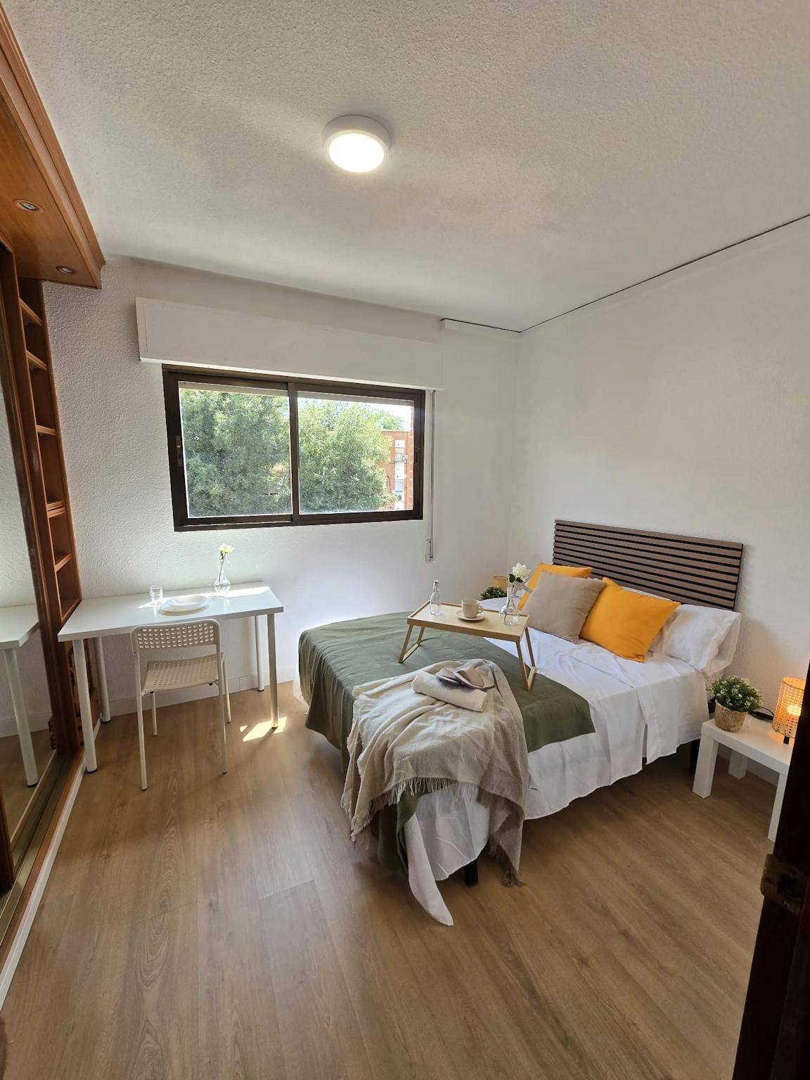Habitación de Piso de alquiler en  Madrid Capital con Aire acondicionado, Calefacción y Jardín privado