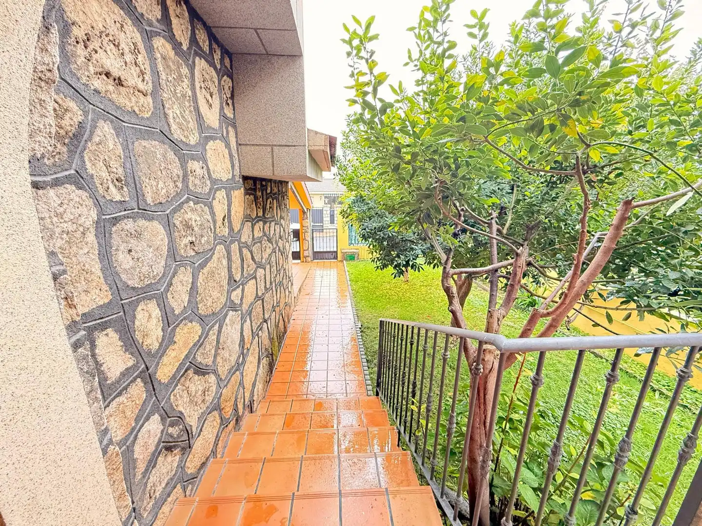 Vista exterior de Casa adosada en venta en Higuera de las Dueñas con Calefacción, Jardín privado y Terraza