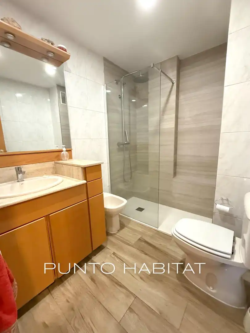 Bathroom of Flat for rent in Barcelona  with Air Conditioner, Heating and Parquet flooring