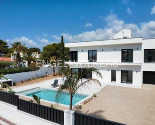 Vista exterior de Casa o xalet en venda en L'Ametlla de Mar  amb Aire condicionat, Calefacció i Jardí privat