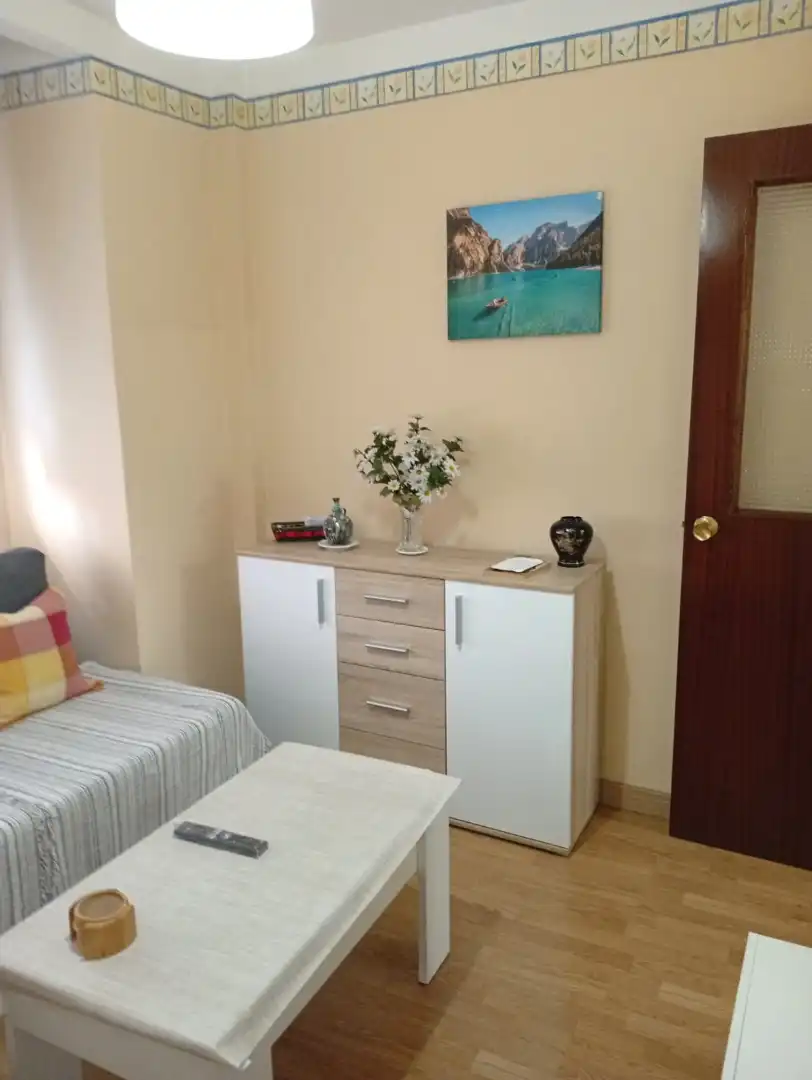 Habitación de Piso en venta en Gijón  con Calefacción, Parquet y Terraza