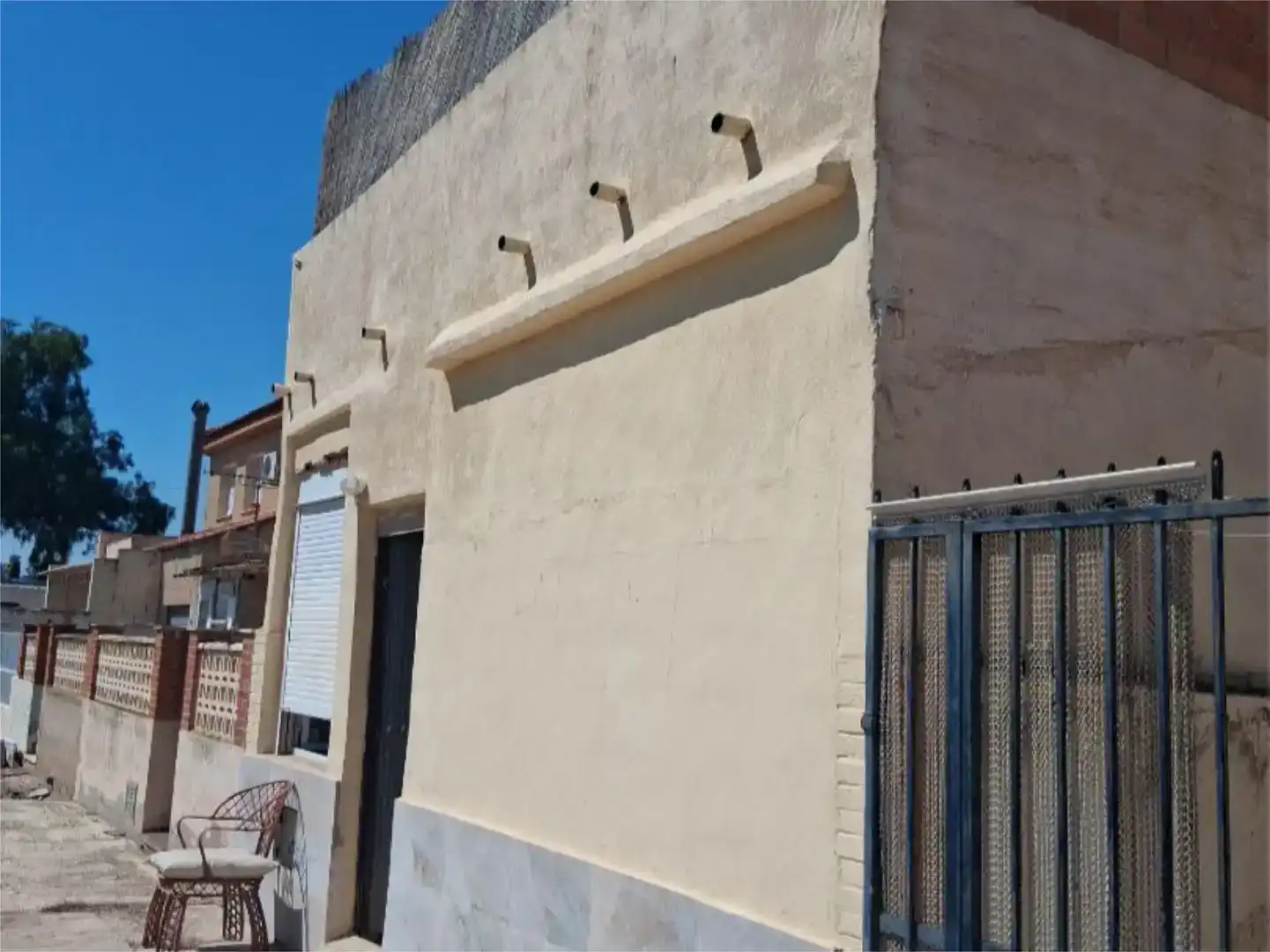 Vista exterior de Casa o xalet en venda en Algueña amb Aire condicionat i Balcó