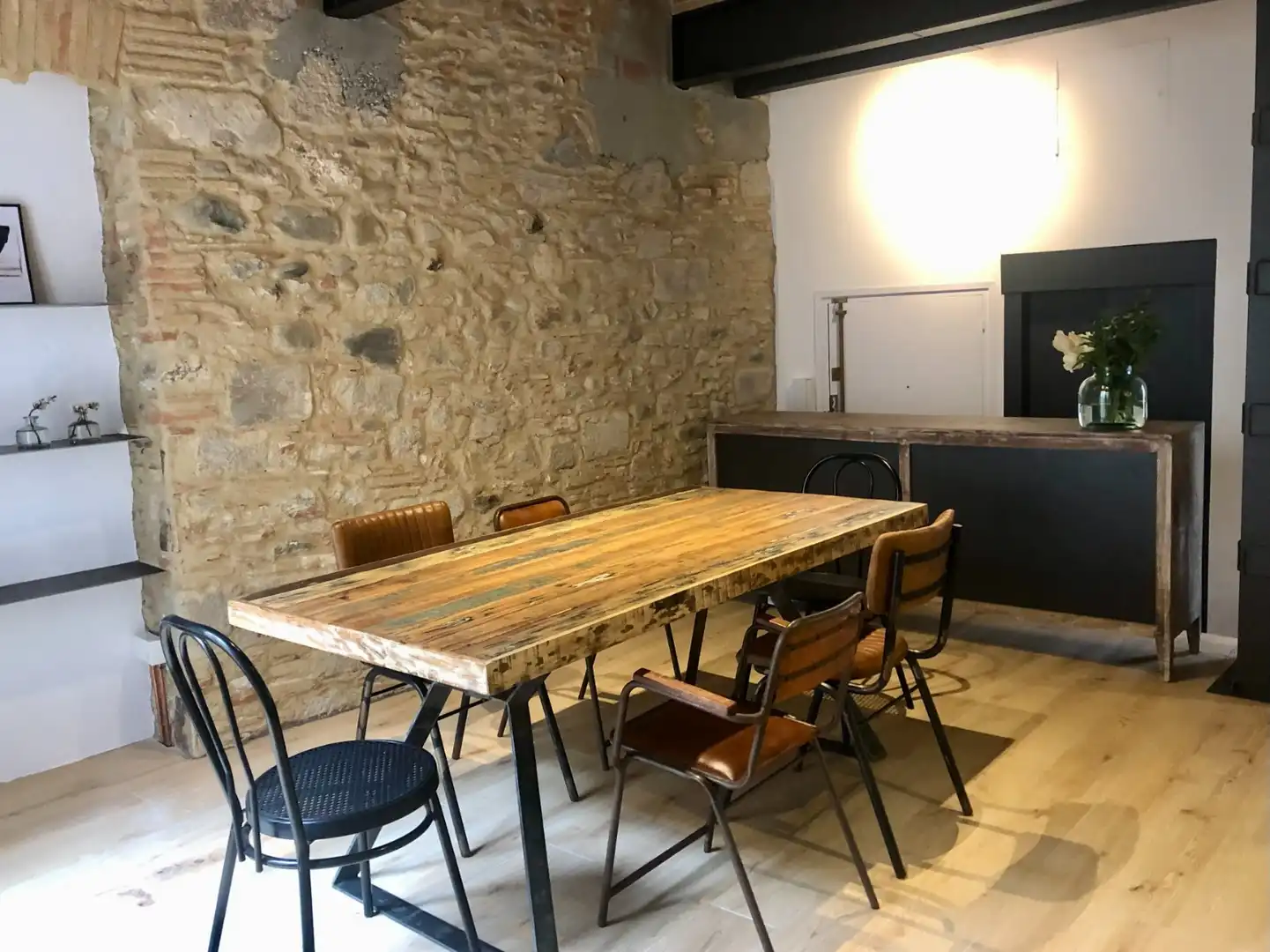 Menjador de Pis de lloguer en Girona amb Aire condicionat, Calefacció i Traster