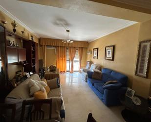 Sala d'estar de Pis en venda en  Sevilla Capital amb Aire condicionat, Parquet i Balcó