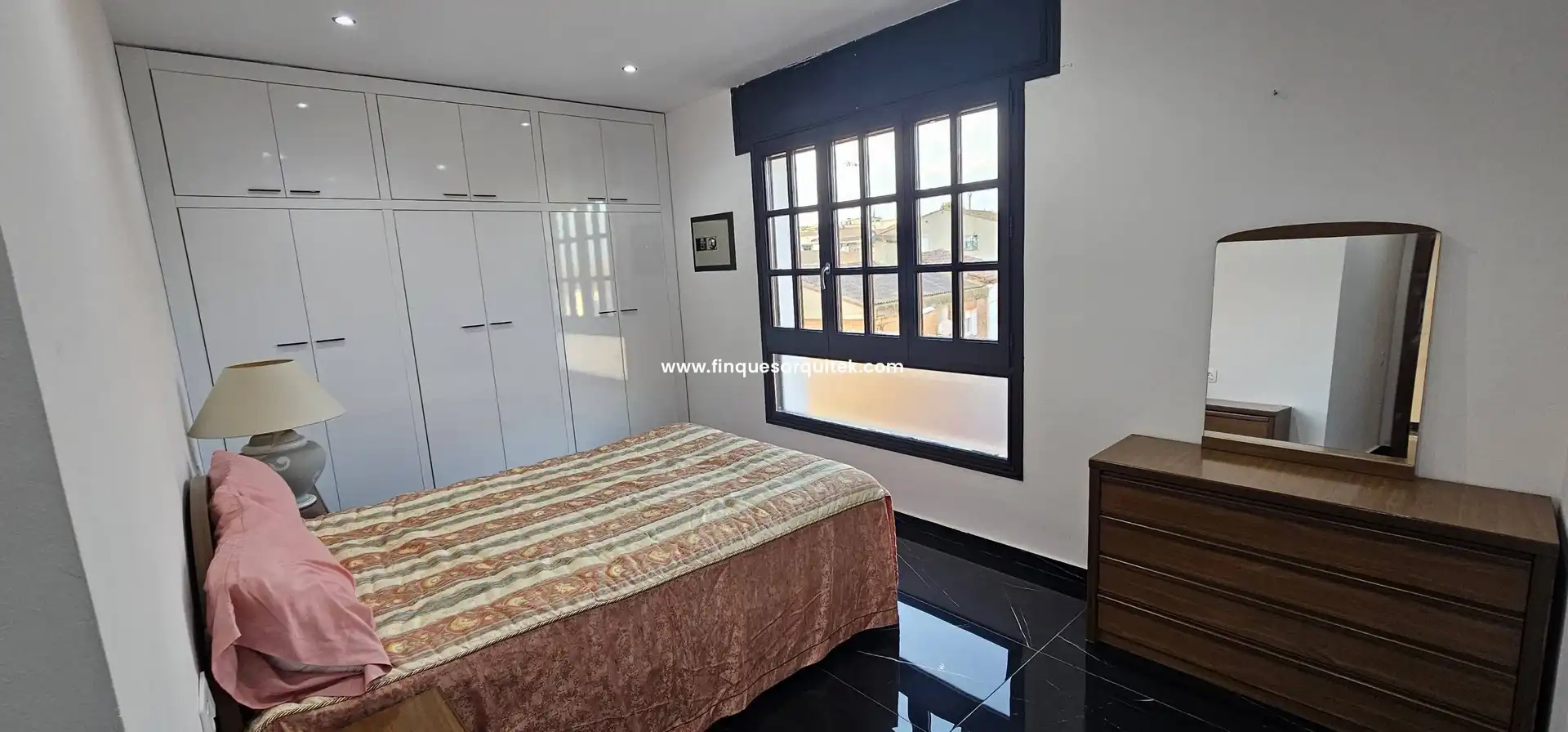 Dormitori de Casa o xalet en venda en Rosselló amb Aire condicionat, Jardí privat i Terrassa
