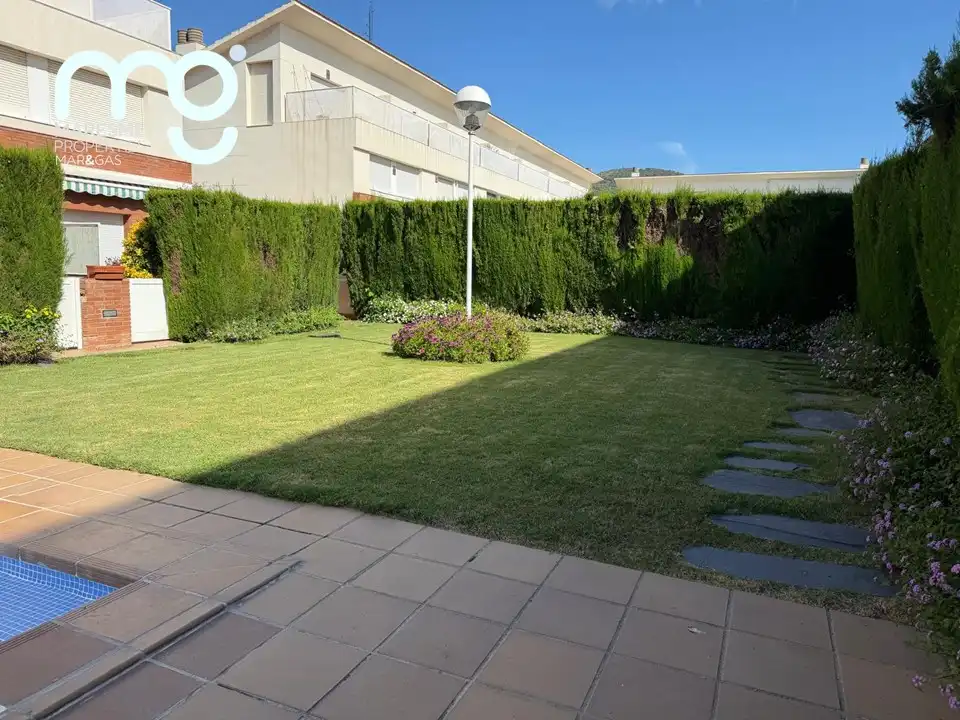 Jardín de Casa adosada en venta en Premià de Mar con Aire acondicionado, Calefacción y Jardín privado