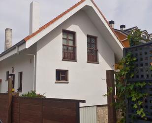 Vista exterior de Casa o xalet de lloguer en Piélagos amb Jardí privat i Parquet