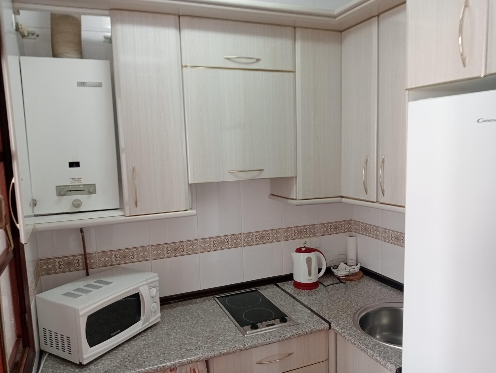 Cuina de Apartament de lloguer en  Sevilla Capital amb Aire condicionat, Calefacció i Balcó