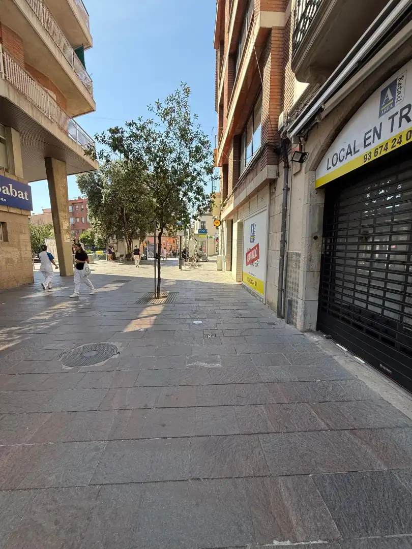 Local comercial en traspàs a Carrer de Santiago Rusiñol, imagen 2