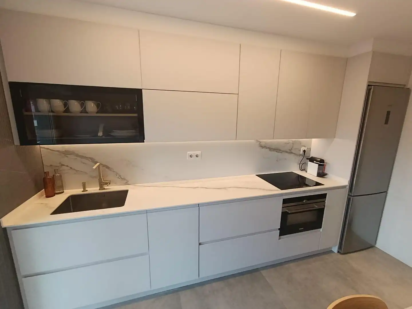 Cuina de Pis en venda en Gijón  amb Calefacció, Terrassa i Traster
