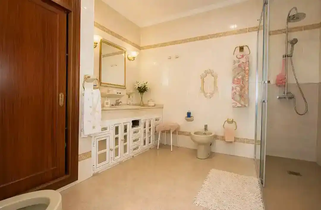 Bathroom of Houses for sale in Alcalá del Río  with Air Conditioner, Private garden and Terrace