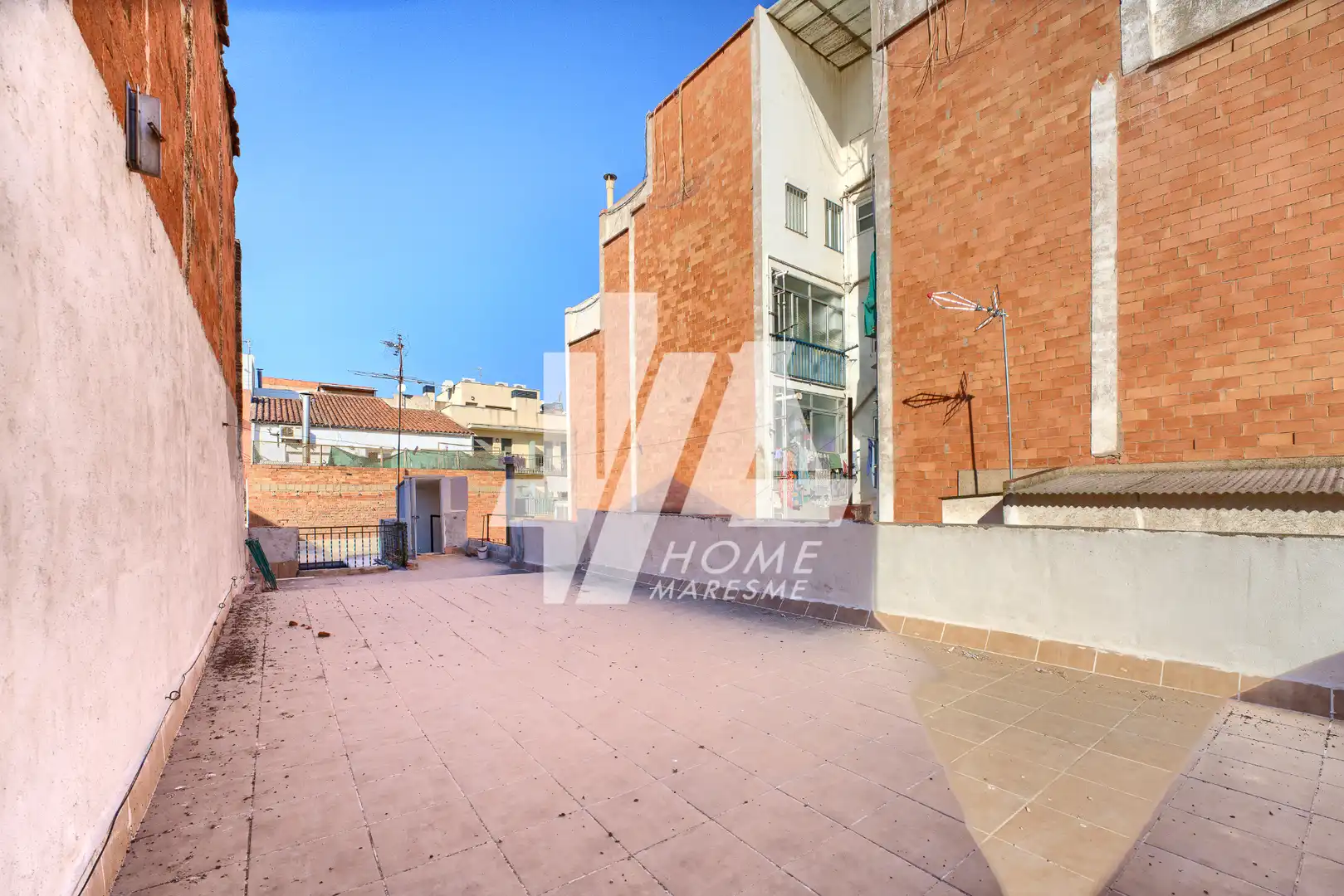 Vista exterior de Casa o xalet en venda en Sant Adrià de Besòs amb Aire condicionat, Calefacció i Jardí privat