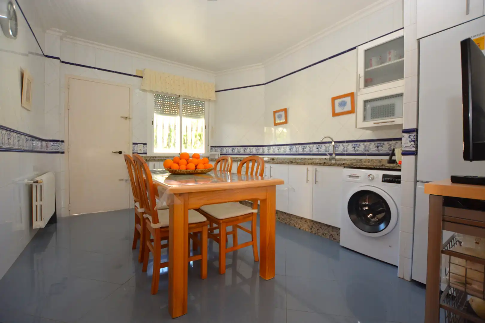 Cocina de Casa o chalet en venta en Valencina de la Concepción con Calefacción, Jardín privado y Trastero