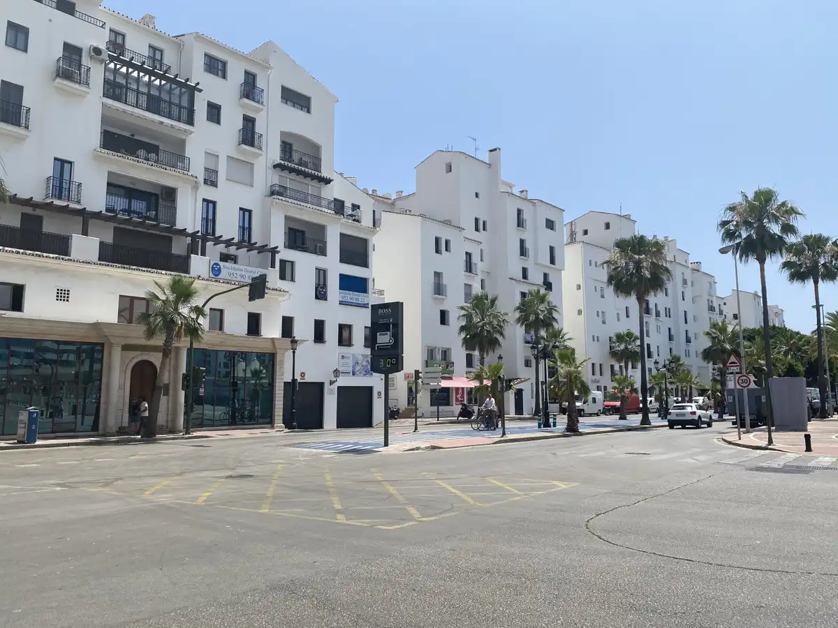 Apartamento con piscina en venta en Avenida de Julio Iglesias, imagen 2
