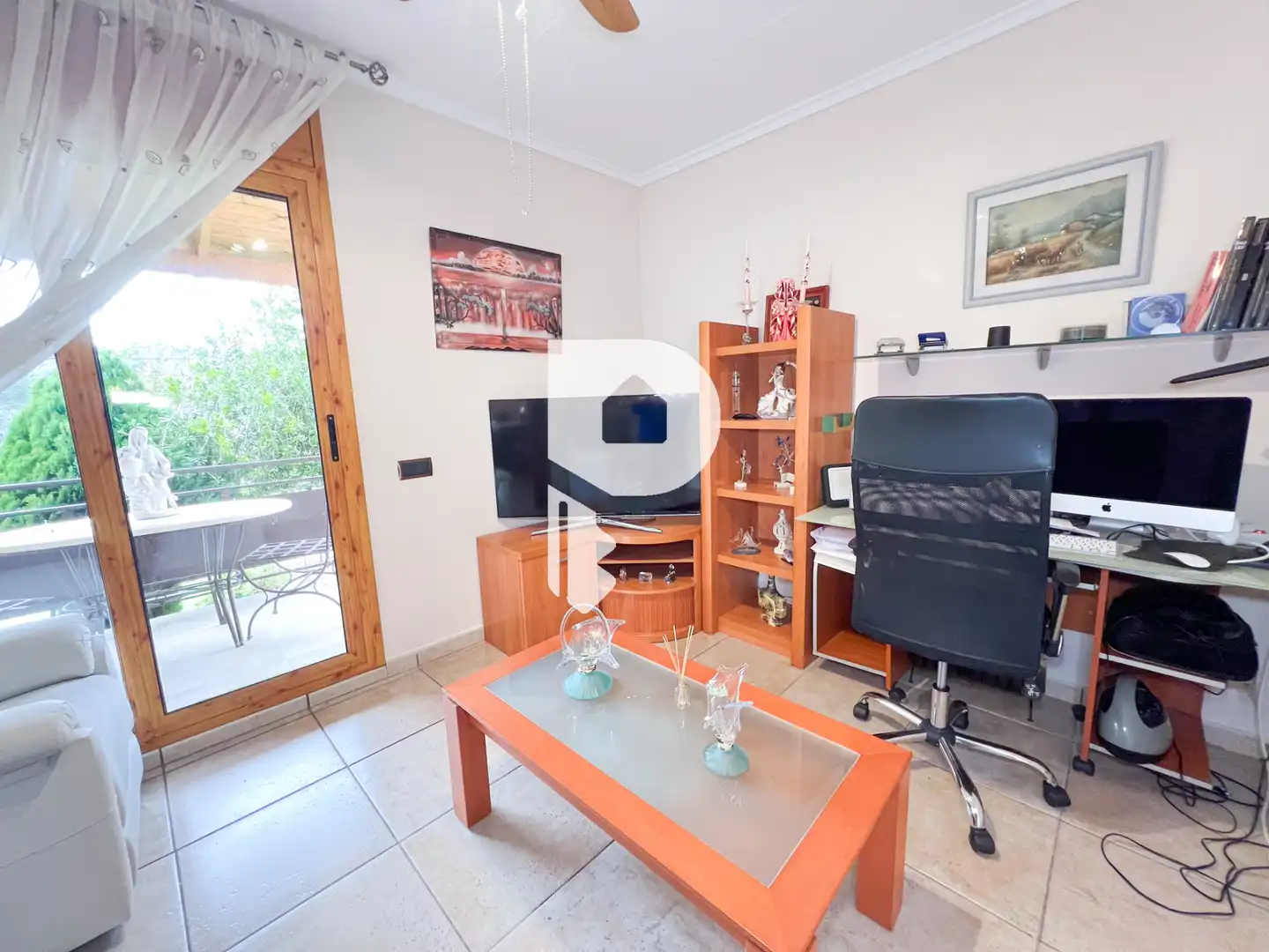 Sala d'estar de Casa o xalet en venda en Vallirana amb Aire condicionat, Calefacció i Jardí privat