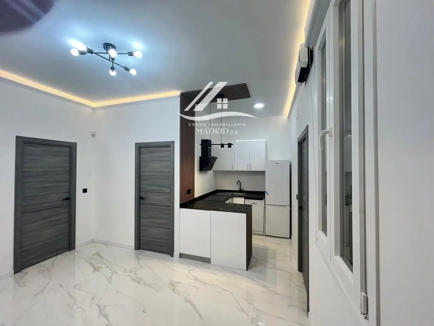 Flat for sale in Calle de Valencia, Embajadores - Lavapiés