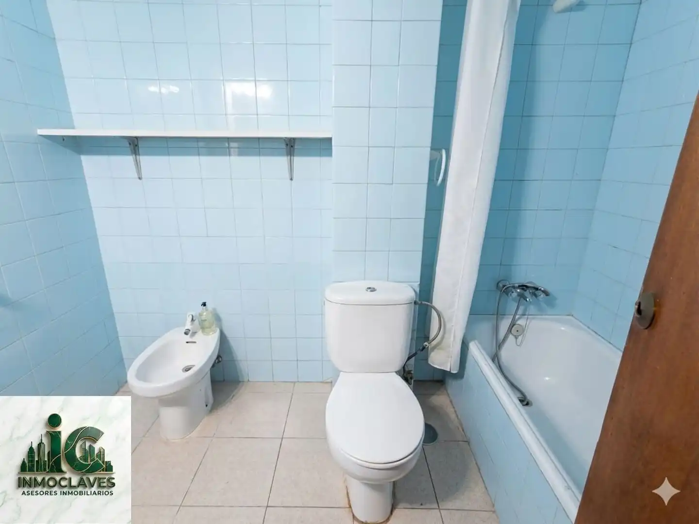 Baño de Piso en venta en Algeciras con Amueblado