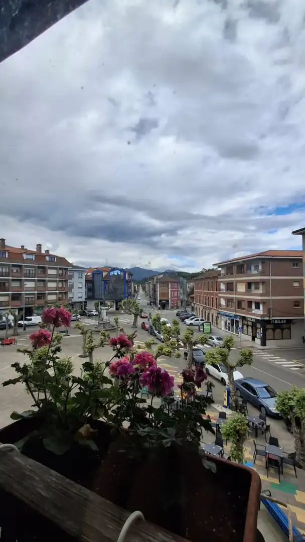 Vista exterior de Edificio en venta en Llanes