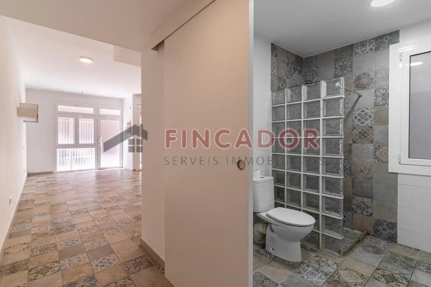 Bedroom of Apartments for sale in Barcelona