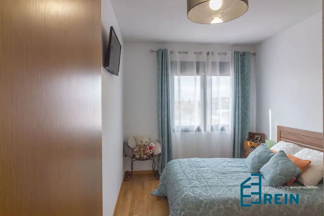 Bedroom of Flat for sale in Recas  with Air Conditioner, Heating and Alarm