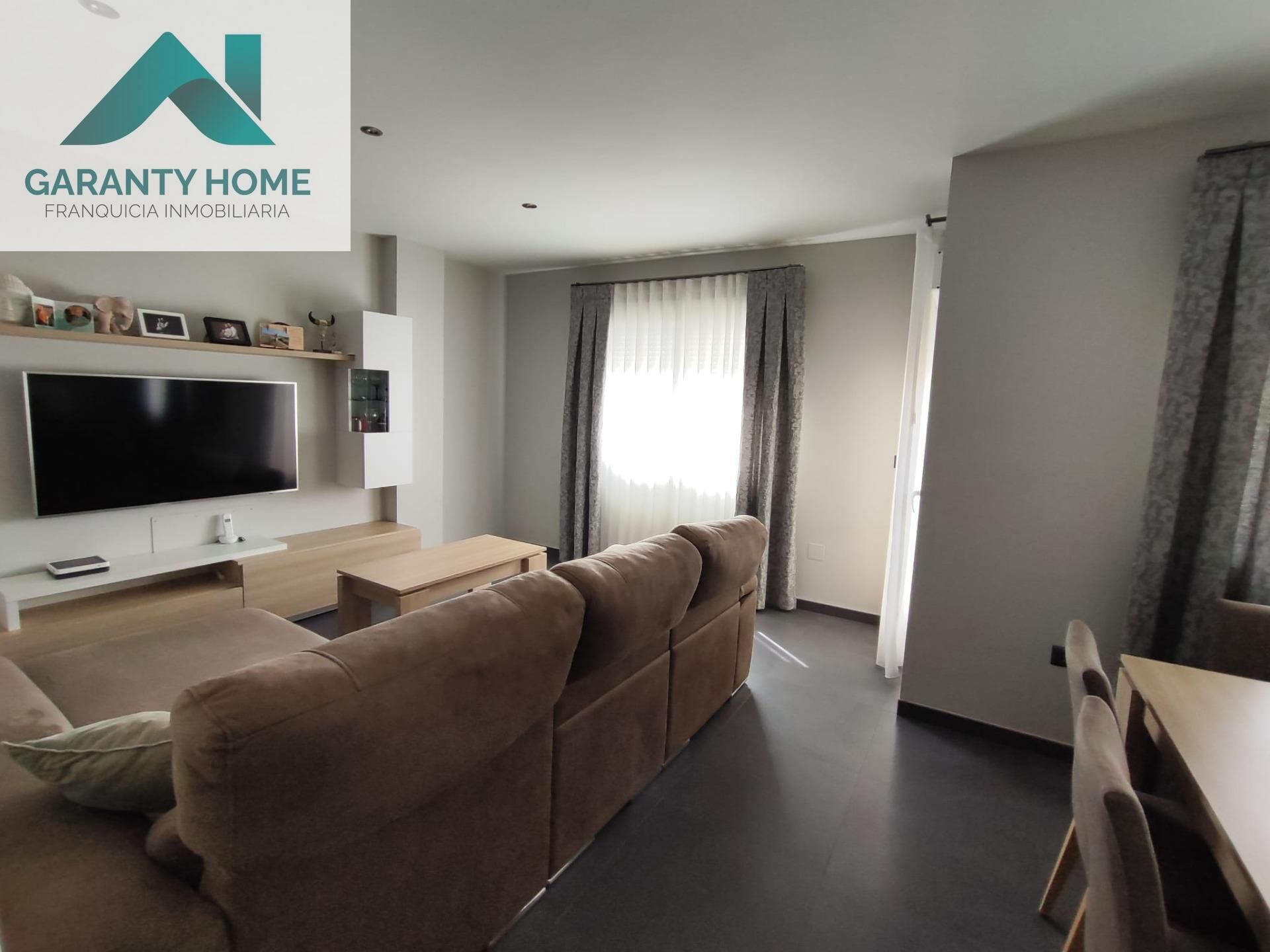 Living room of Flat for sale in Martos  with Air Conditioner, Heating and Balcony