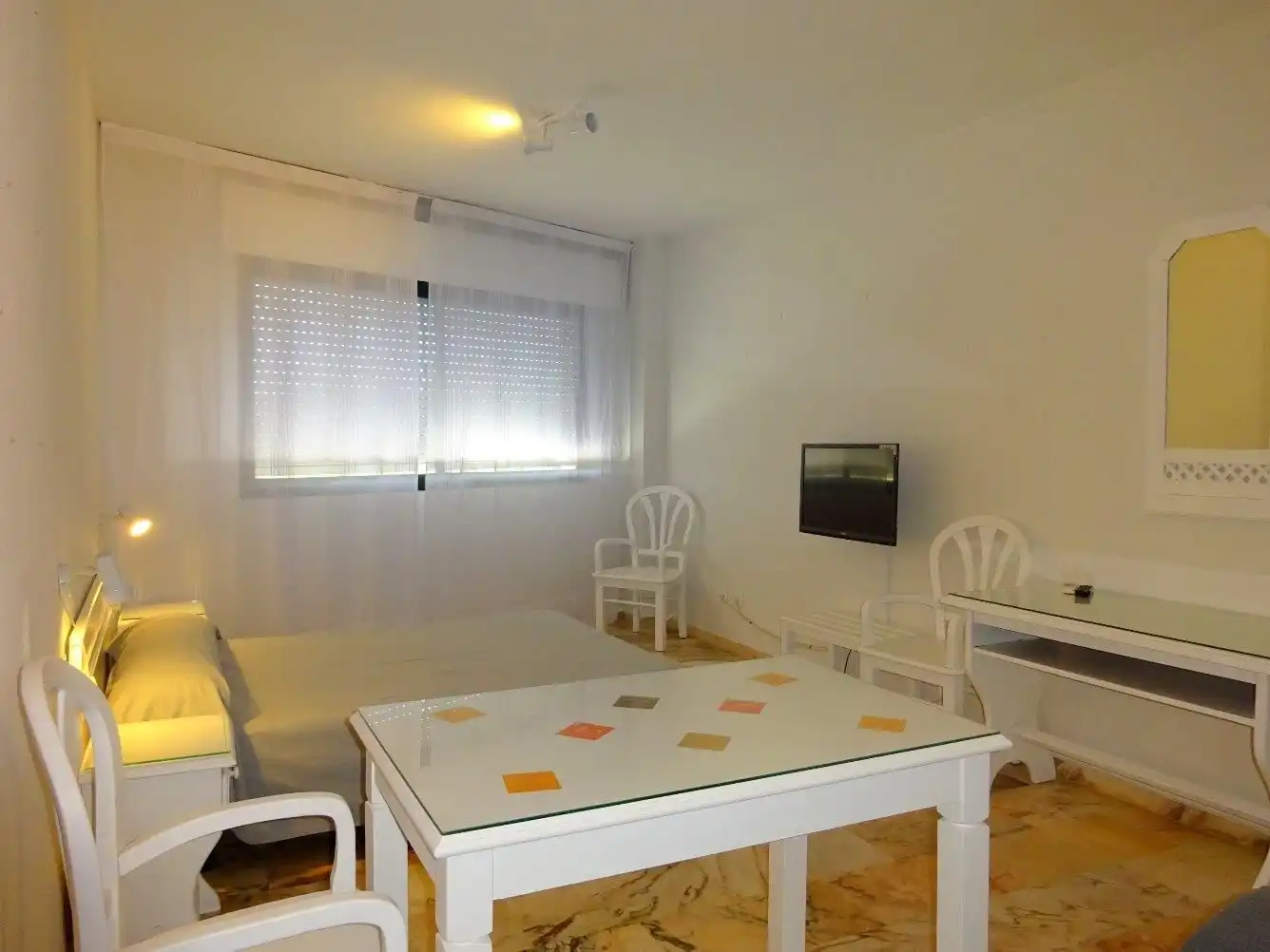 Sala de estar de Estudio de alquiler en Sevilla con Aire acondicionado, Calefacción y Amueblado
