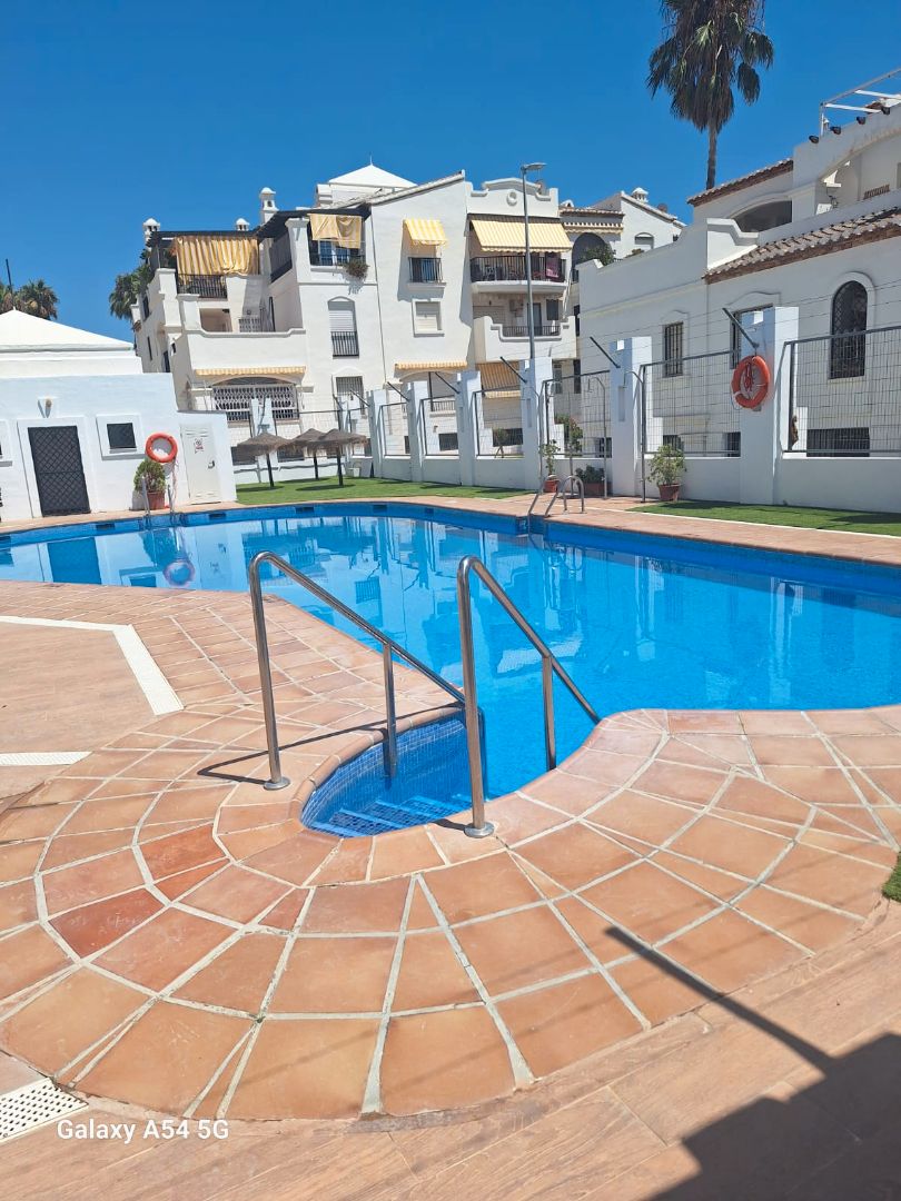 Piscina de Apartamento de alquiler en Motril con Jardín privado, Terraza y Amueblado