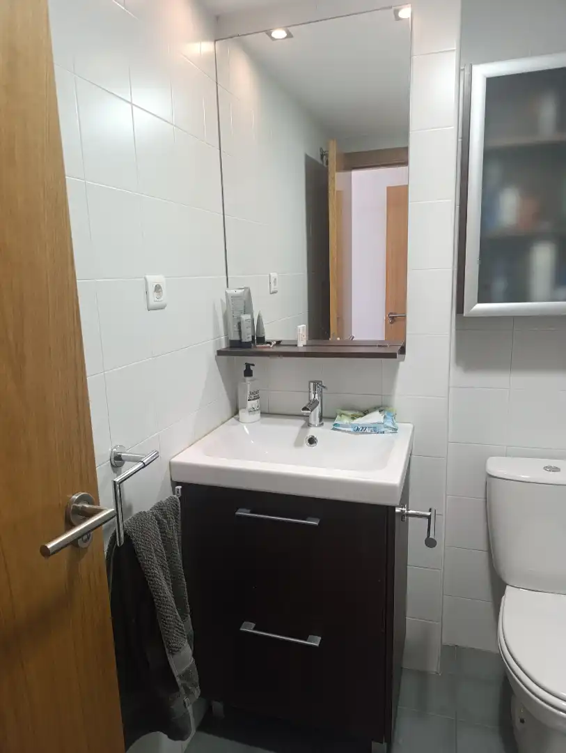 Bany de Pis de lloguer en Málaga amb Aire condicionat, Terrassa i Moblat