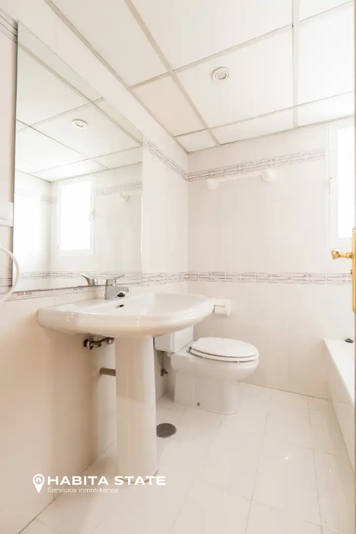 Bathroom of Flat for rent in Almería  with Air Conditioner, Heating and Terrace