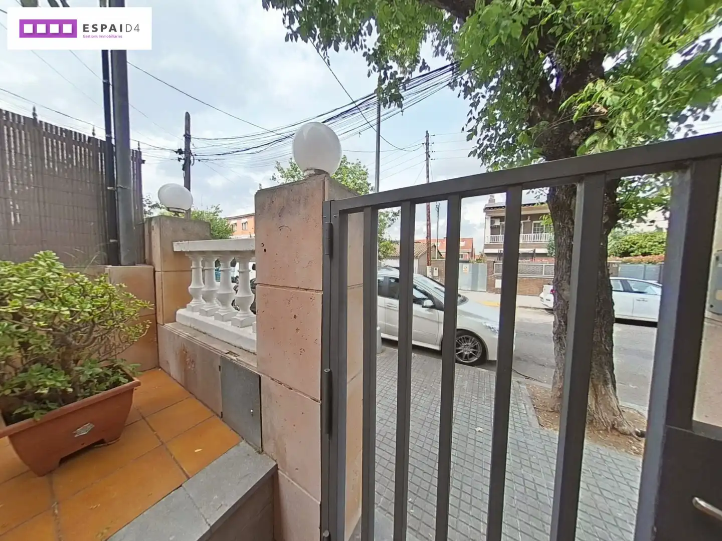 Vista exterior de Casa o xalet en venda en Cerdanyola del Vallès amb Aire condicionat, Calefacció i Jardí privat
