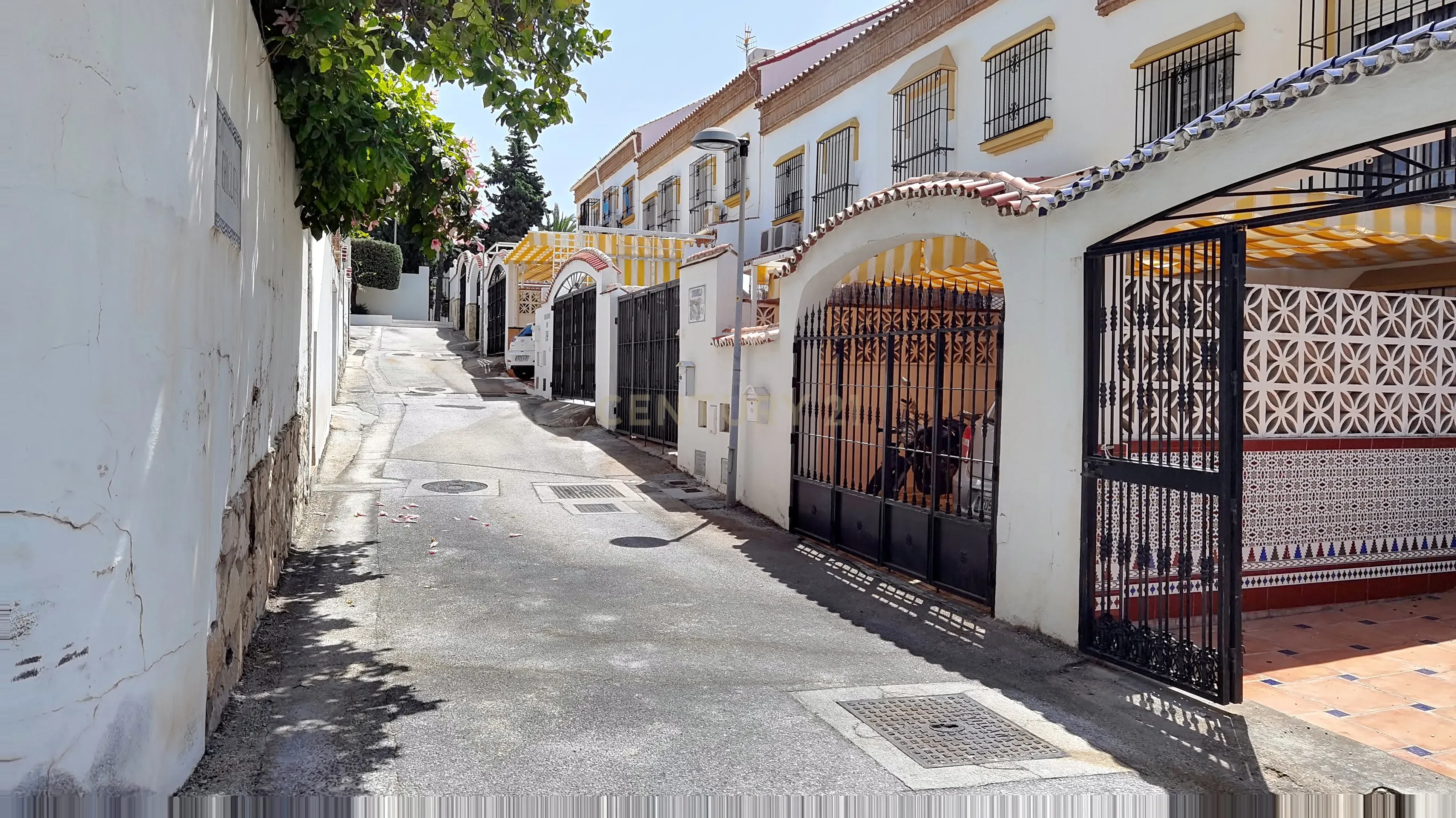 Exterior view of Single-family semi-detached for sale in Benalmádena  with Storage room, Oven and Washing machine