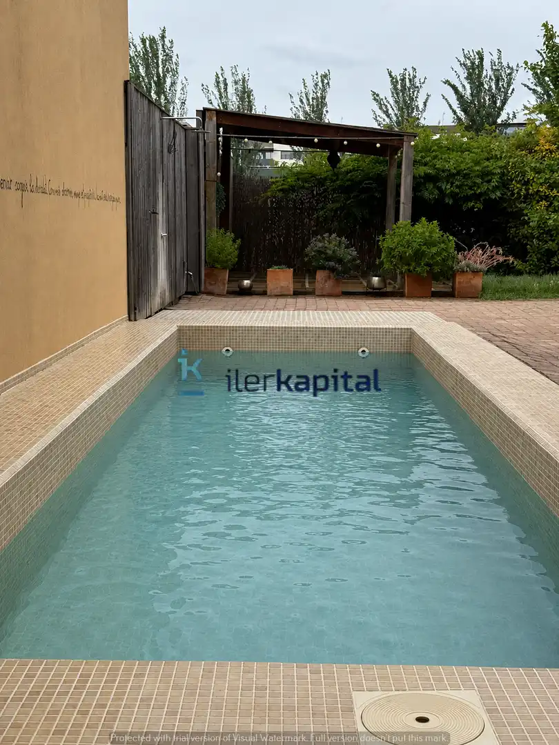 Piscina de Casa o xalet en venda en Lleida amb Aire condicionat, Calefacció i Jardí privat
