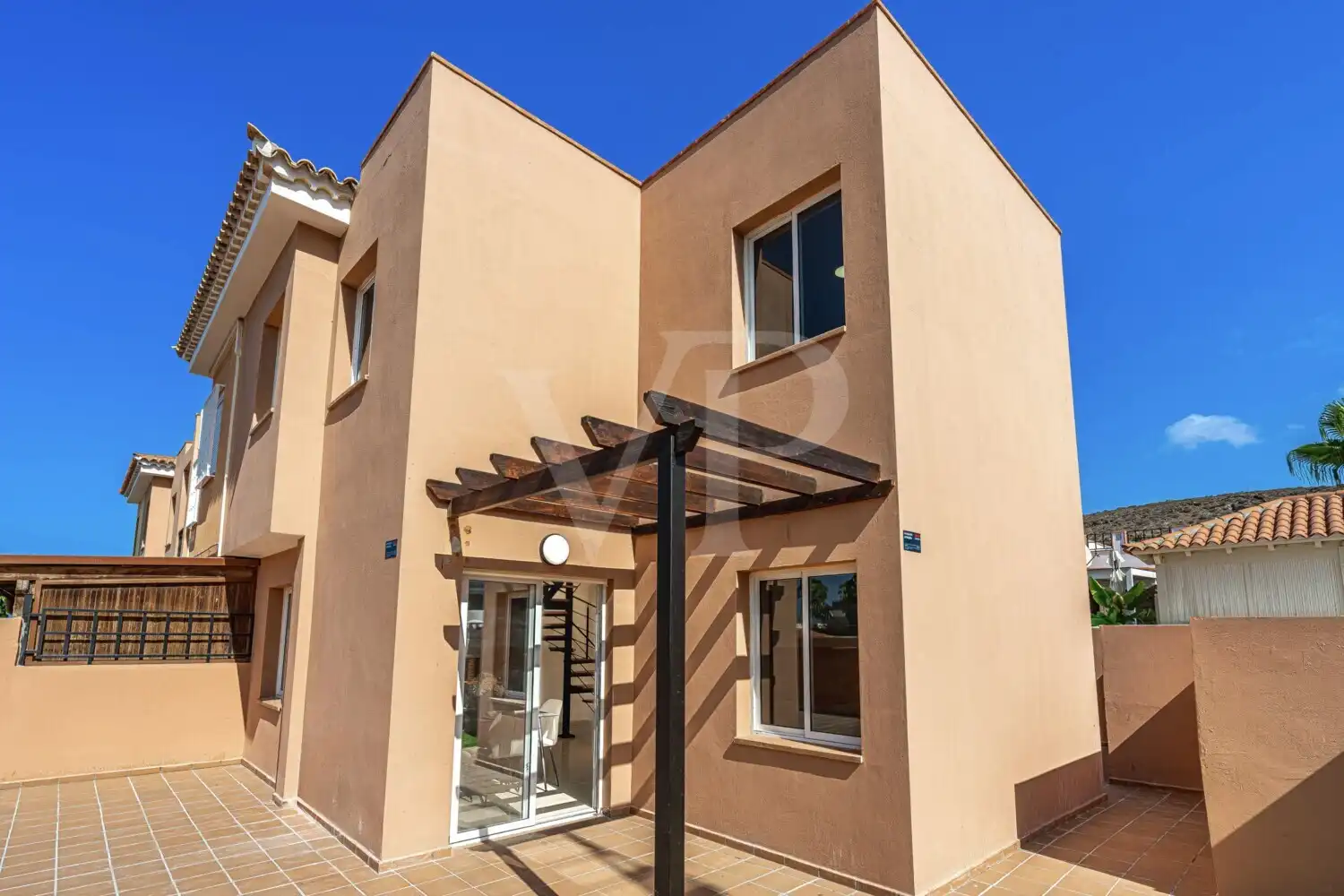 Vista exterior de Casa adosada en venta en Arona con Terraza y Piscina comunitaria