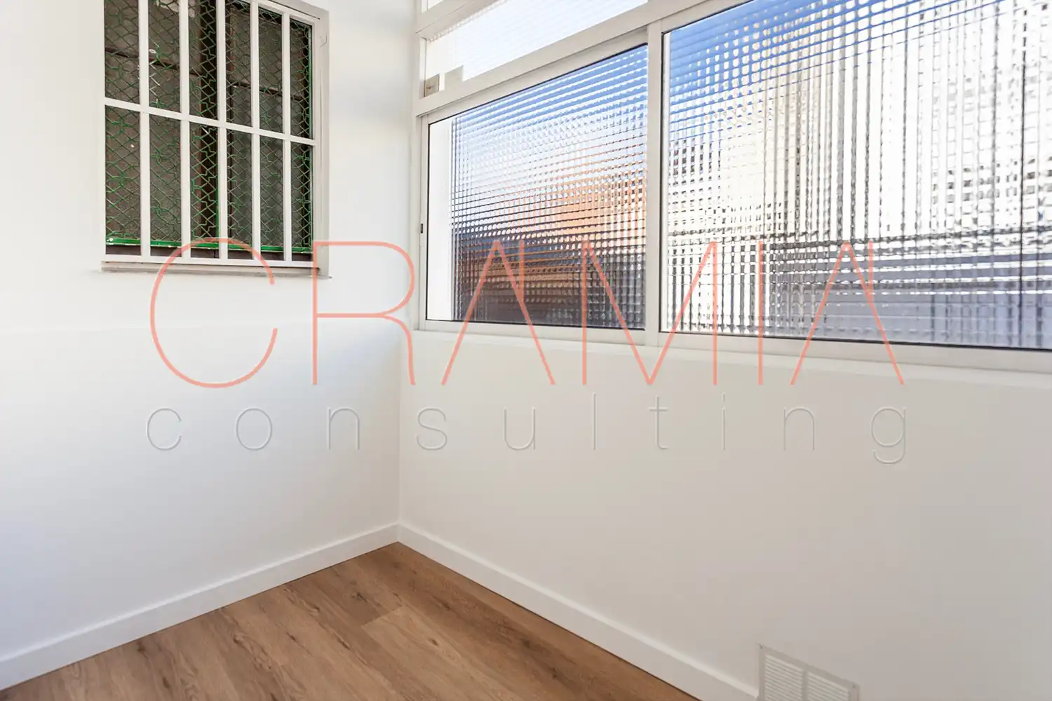 Habitación de Piso en venta en L'Hospitalet de Llobregat con Terraza, Horno y Balcón
