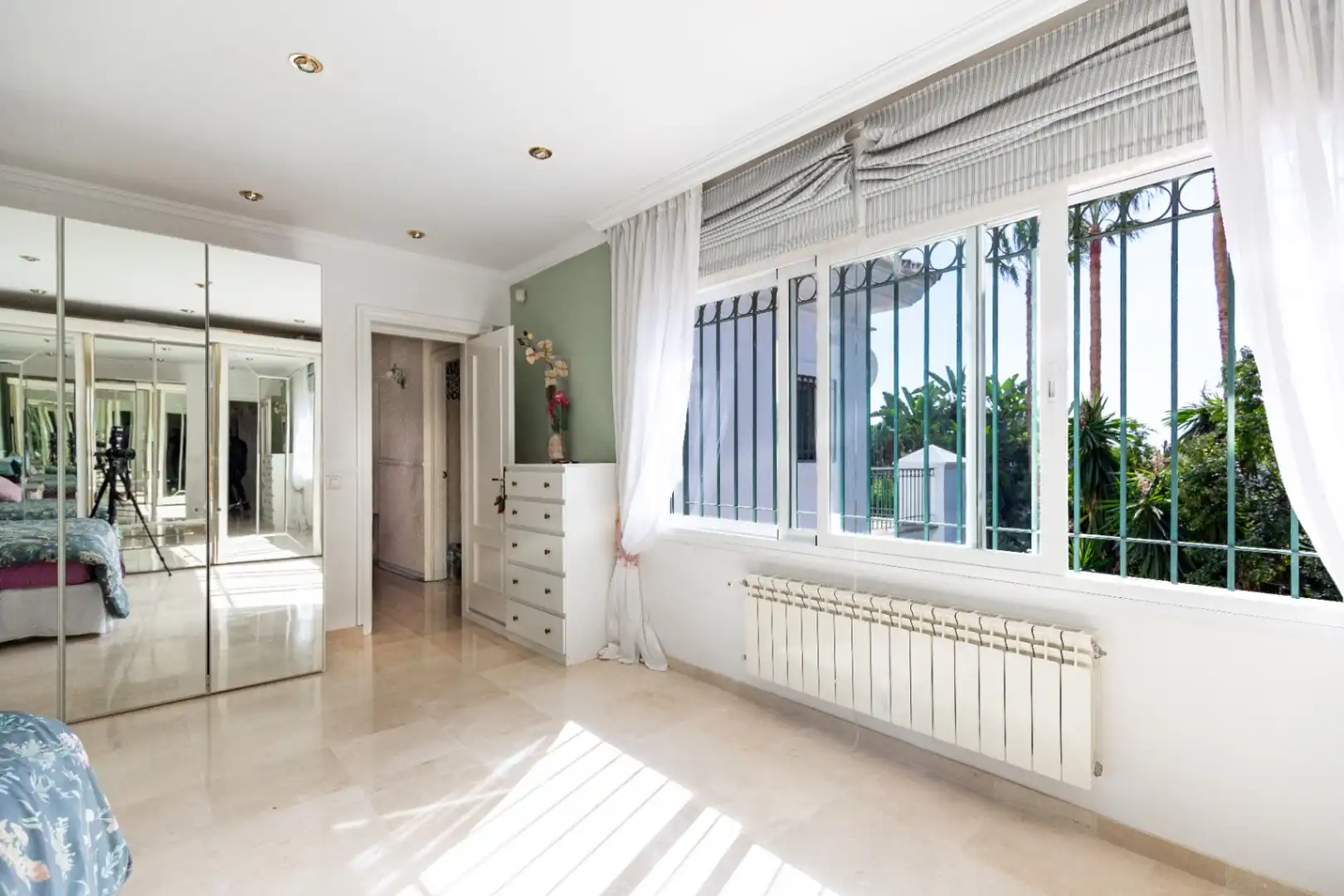 Dormitori de Casa o xalet en venda en Marbella amb Aire condicionat, Calefacció i Jardí privat