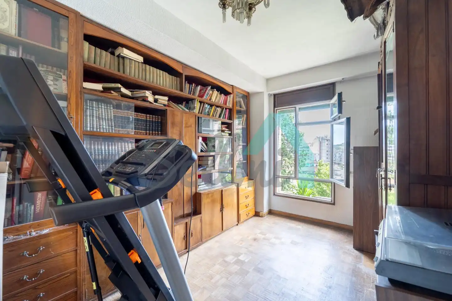 Habitación de Piso en venta en Oviedo  con Calefacción, Parquet y Terraza