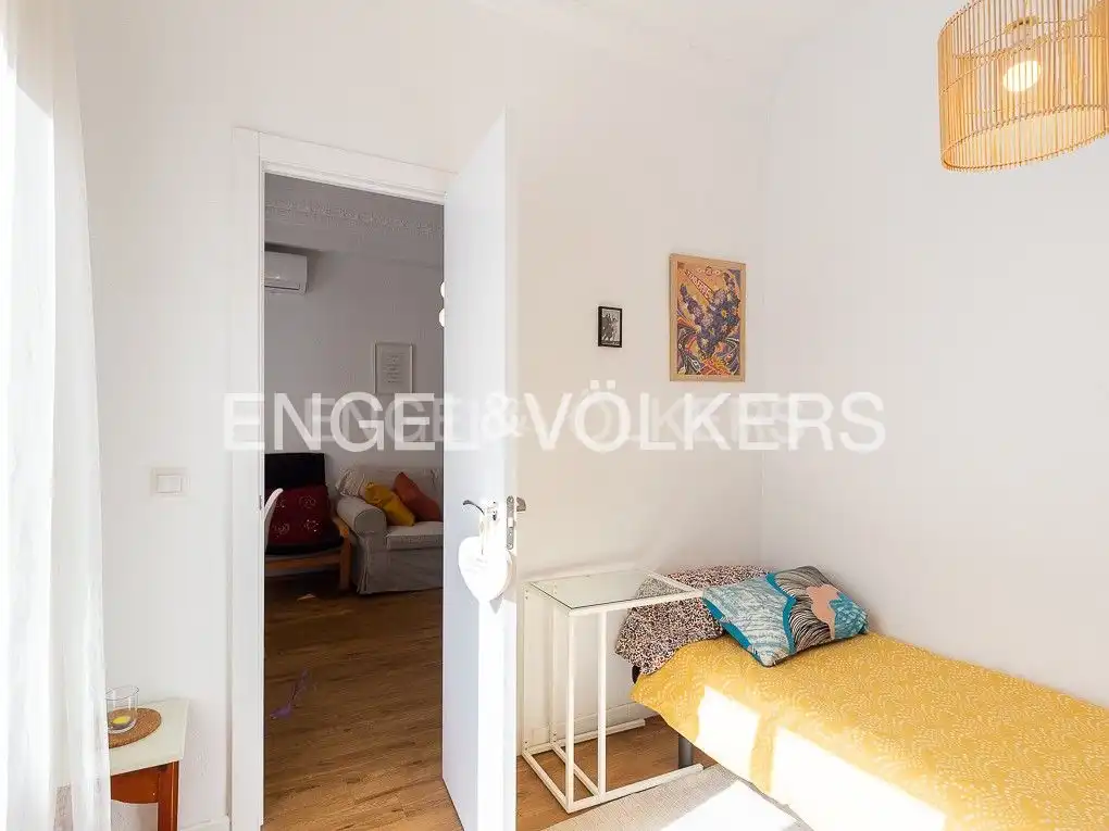 Dormitori de Apartament de lloguer en Valencia amb Aire condicionat, Calefacció i Moblat