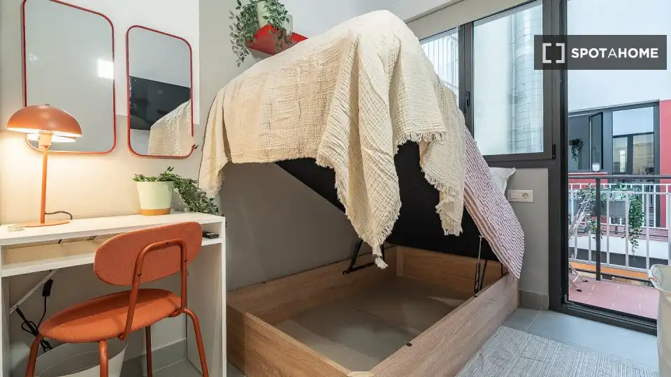 Bedroom of Flat for rent in Barcelona  with Air Conditioner, Heating and Furnished