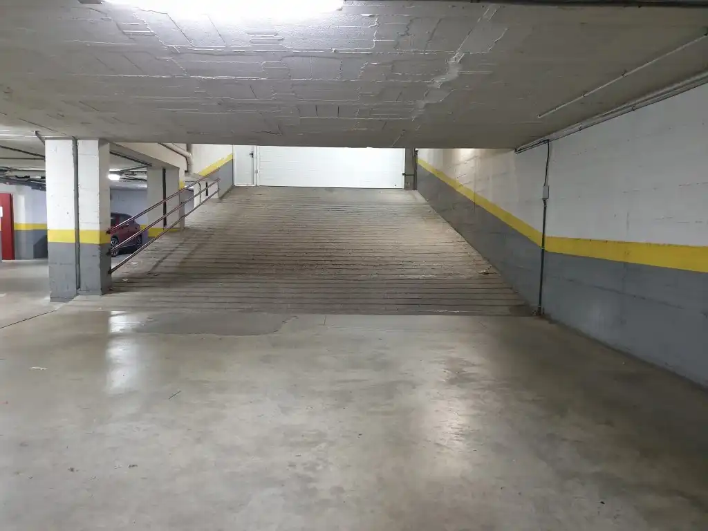 Garaje en venta en Carrer de Mossèn Baldiri Reixac, 19, Eixample Sud – Migdia