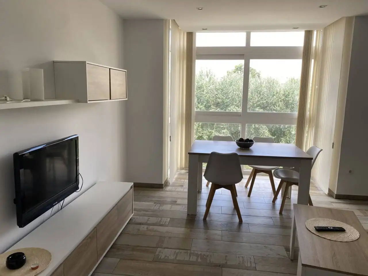 Sala d'estar de Pis de lloguer en Alcañiz amb Aire condicionat, Calefacció i Moblat