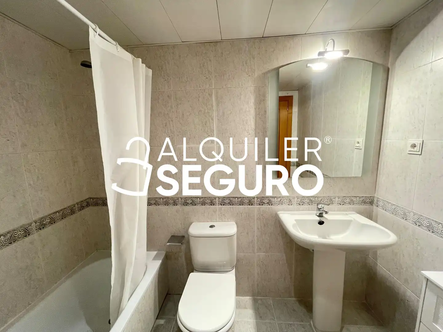 Bany de Àtic de lloguer en Madrid amb Calefacció, Terrassa i Piscina