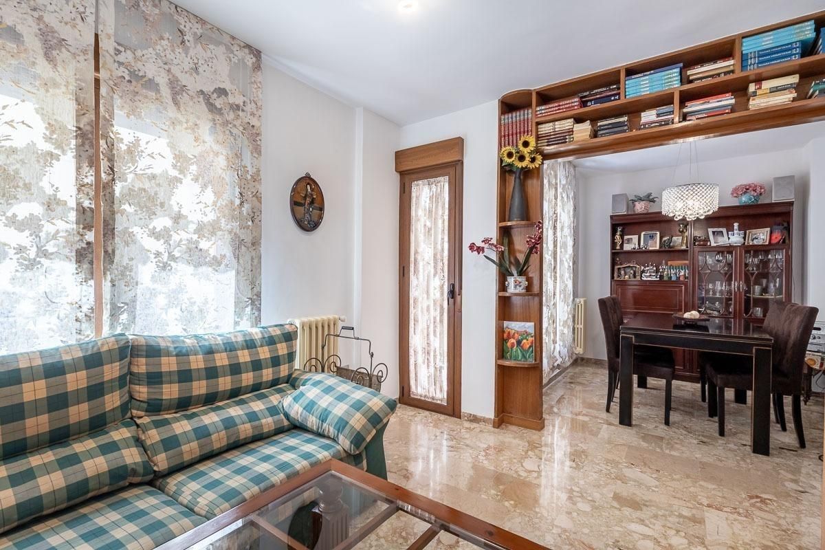 Sala de estar de Piso en venta en  Granada Capital con Calefacción, Terraza y Balcón