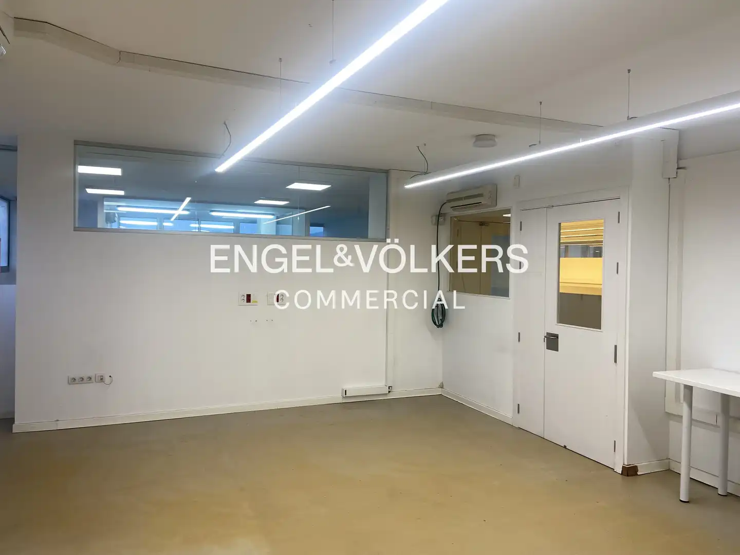 Oficina de alquiler en L'Hospitalet de Llobregat con Terraza